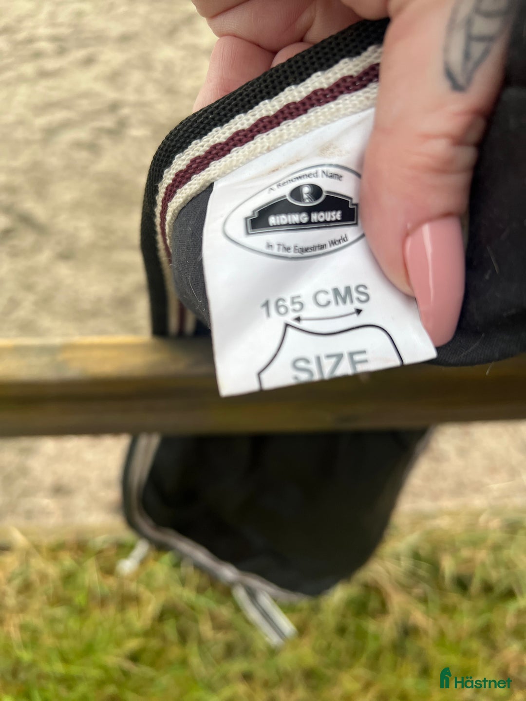 Täcken hästutrustning till salu: Stalltäcke i Karlstad - Annons 3