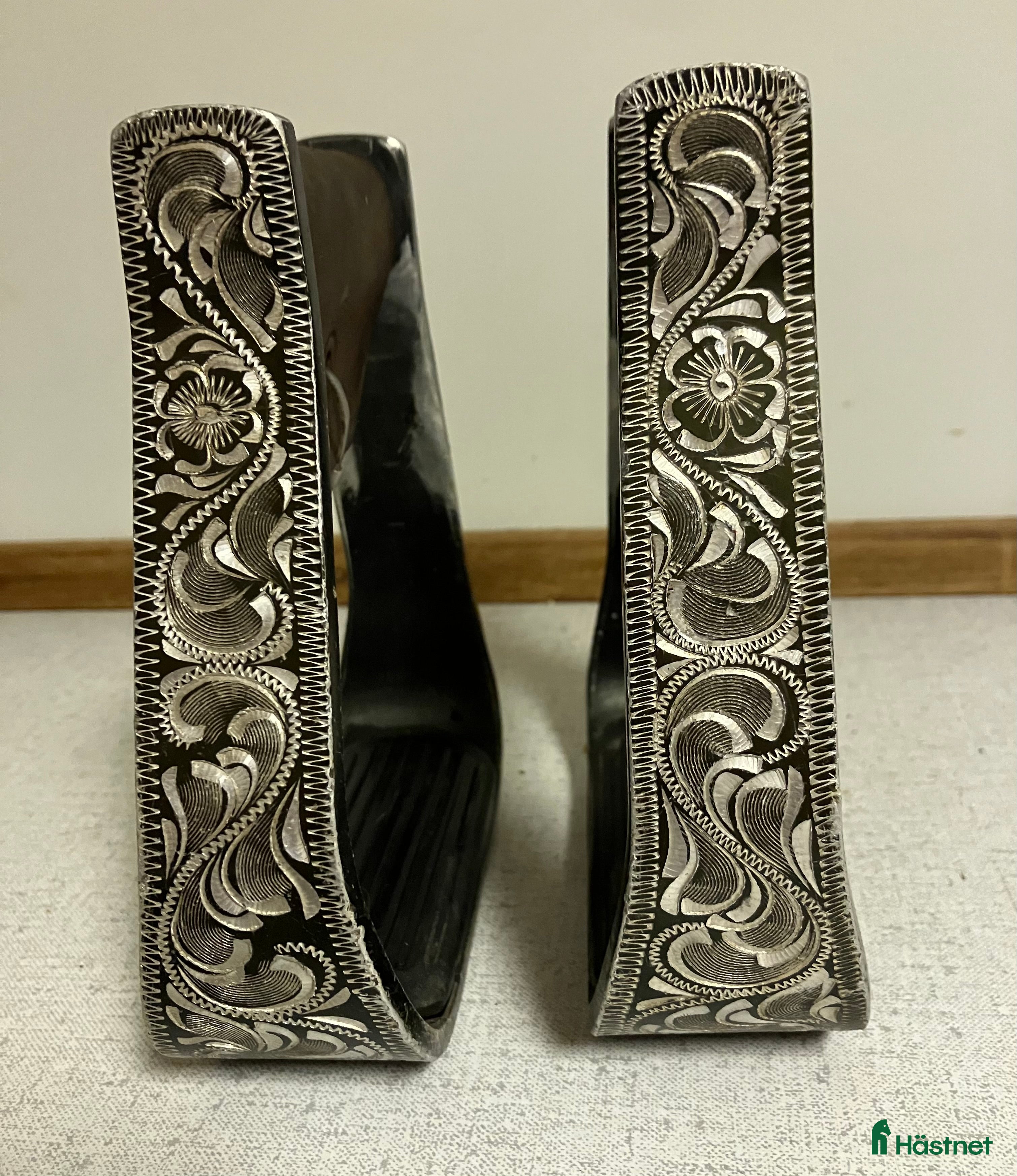 Westernutrustning övrig utrustning till salu: Stigbyglar western i Rödeby - Annons 1