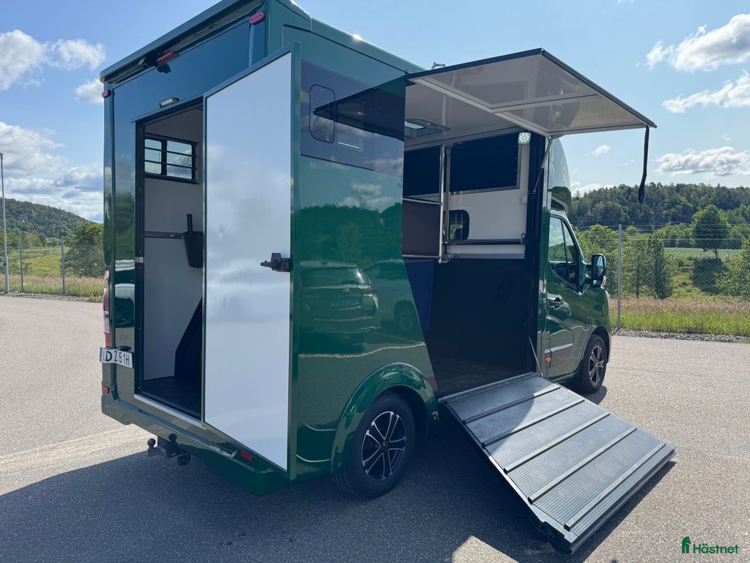 Hästlastbilar  fordon & transport till salu: Nybyggd Hästbuss Renault Master i Partille - Bild 22