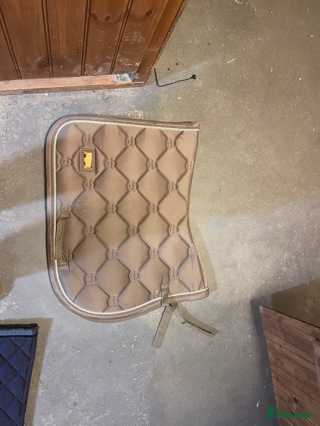 Schabrak & Vojlockar hästutrustning till salu: Fina schabrak i nyskick till salu i Hammarö - Annons 1