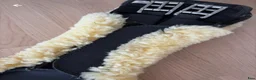 Sadeltillbehör hästutrustning till salu: Dressyrlädergjord med fårskinn, stl 75  - Annons 3