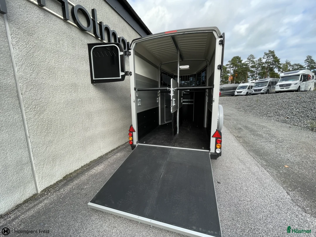 Hästtransporter  fordon & transport till salu: Hästsläp för 2 hästar med dubbla överluckor  i Västervik - Annons 10