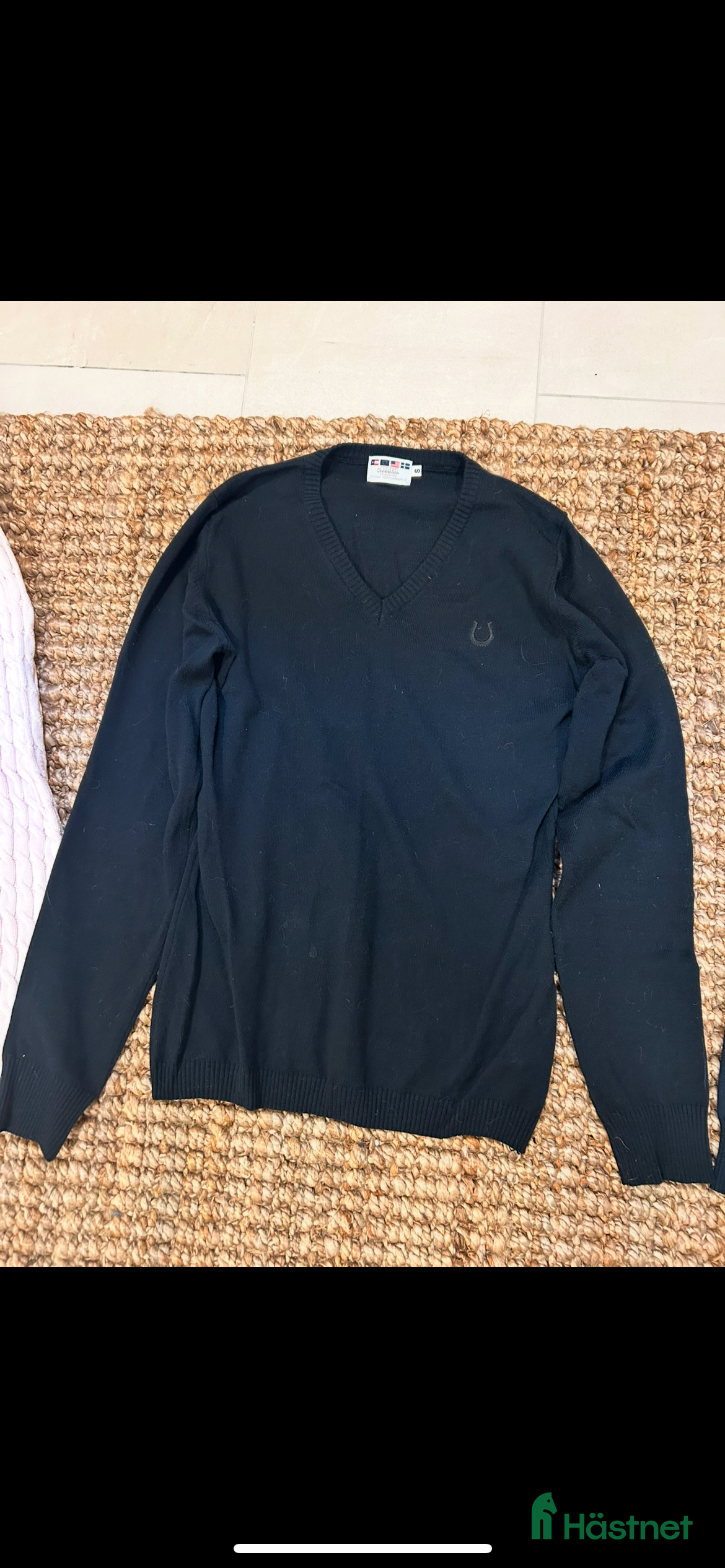 Övrigt Ridkläder ryttarutrustning till salu: Svart v-ringad tröja  i Kristianstad - Annons 12