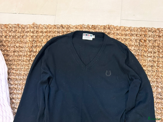 Övrigt Ridkläder ryttarutrustning till salu: Svart v-ringad tröja i Kristianstad - Annons 13