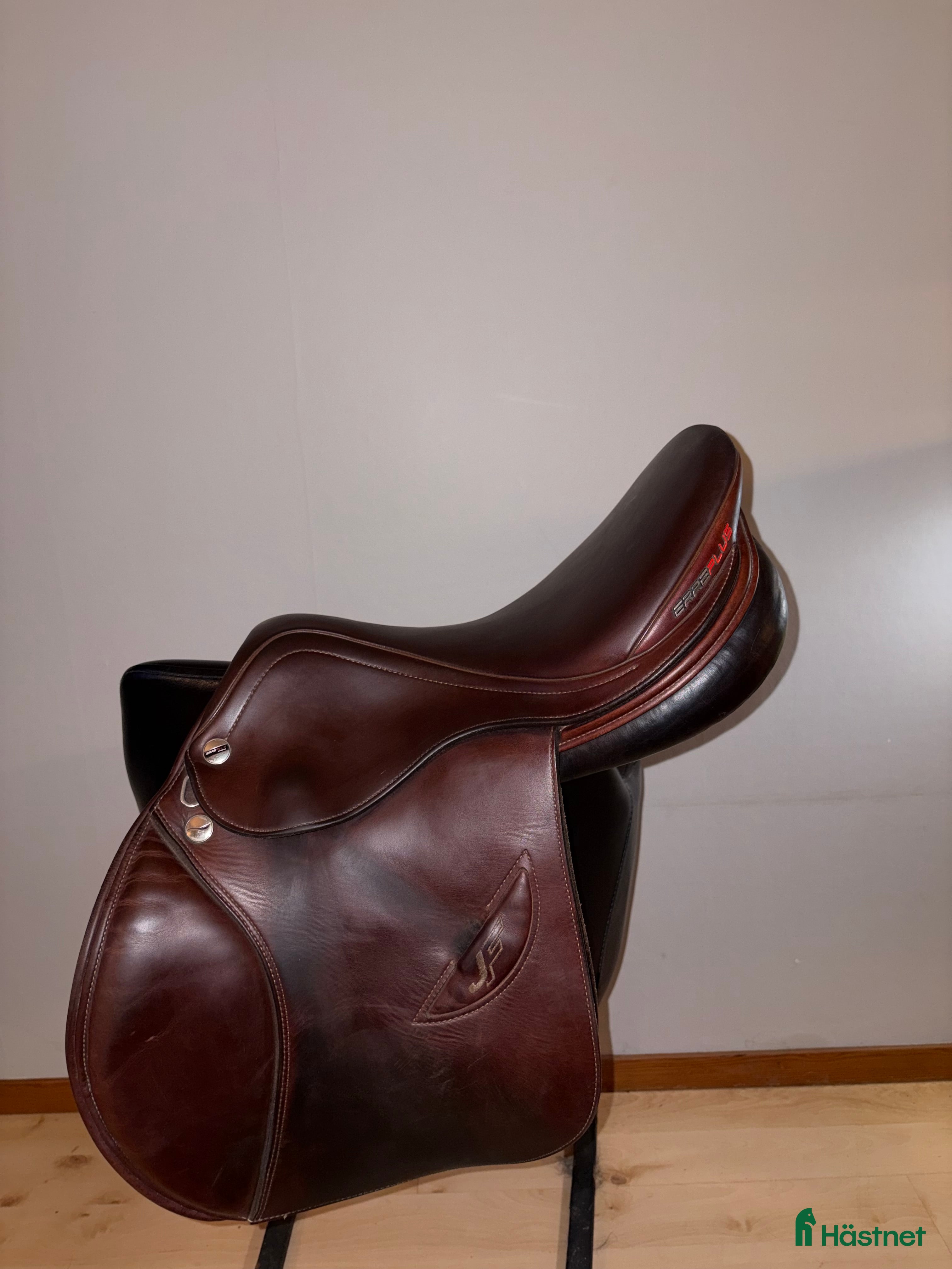 Sadlar hästutrustning Erreplus JF hoppsadel  i Tävelsås - Annons 2