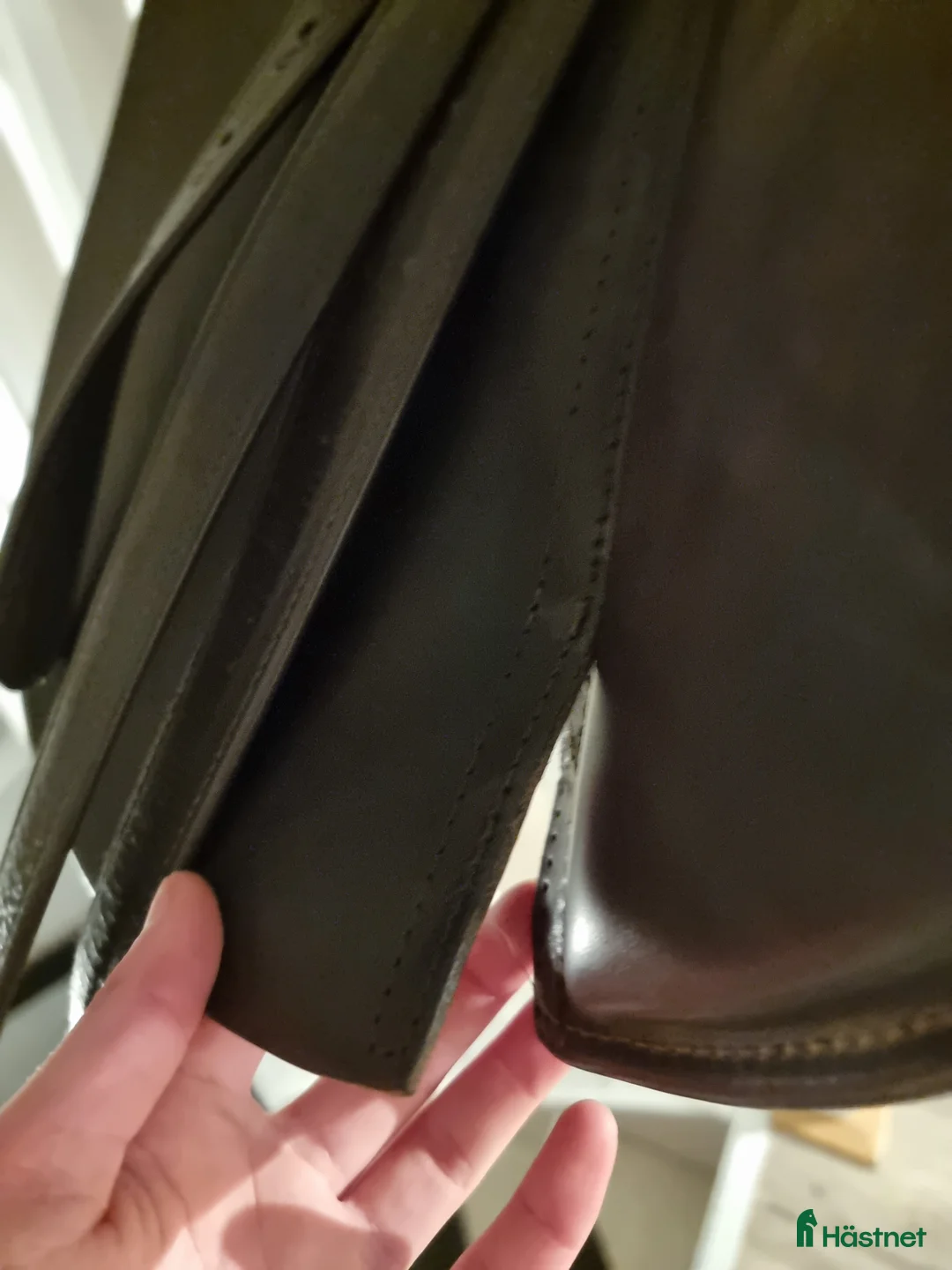 Sadlar hästutrustning till salu: Brun dressyrsadel i Hudiksvall - Annons 4