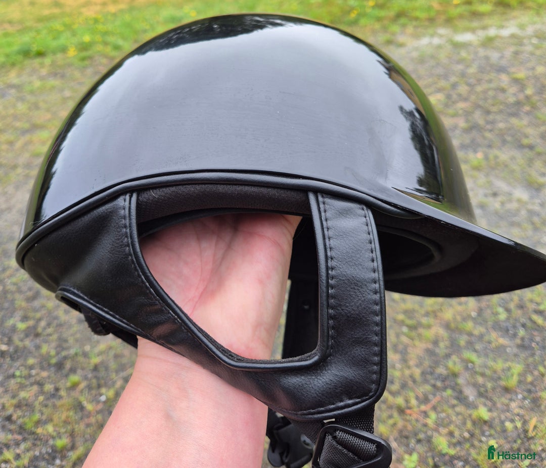 Hjälmar ryttarutrustning till salu: Svart glossy glitter L (58-60) i Ullånger - Annons 5