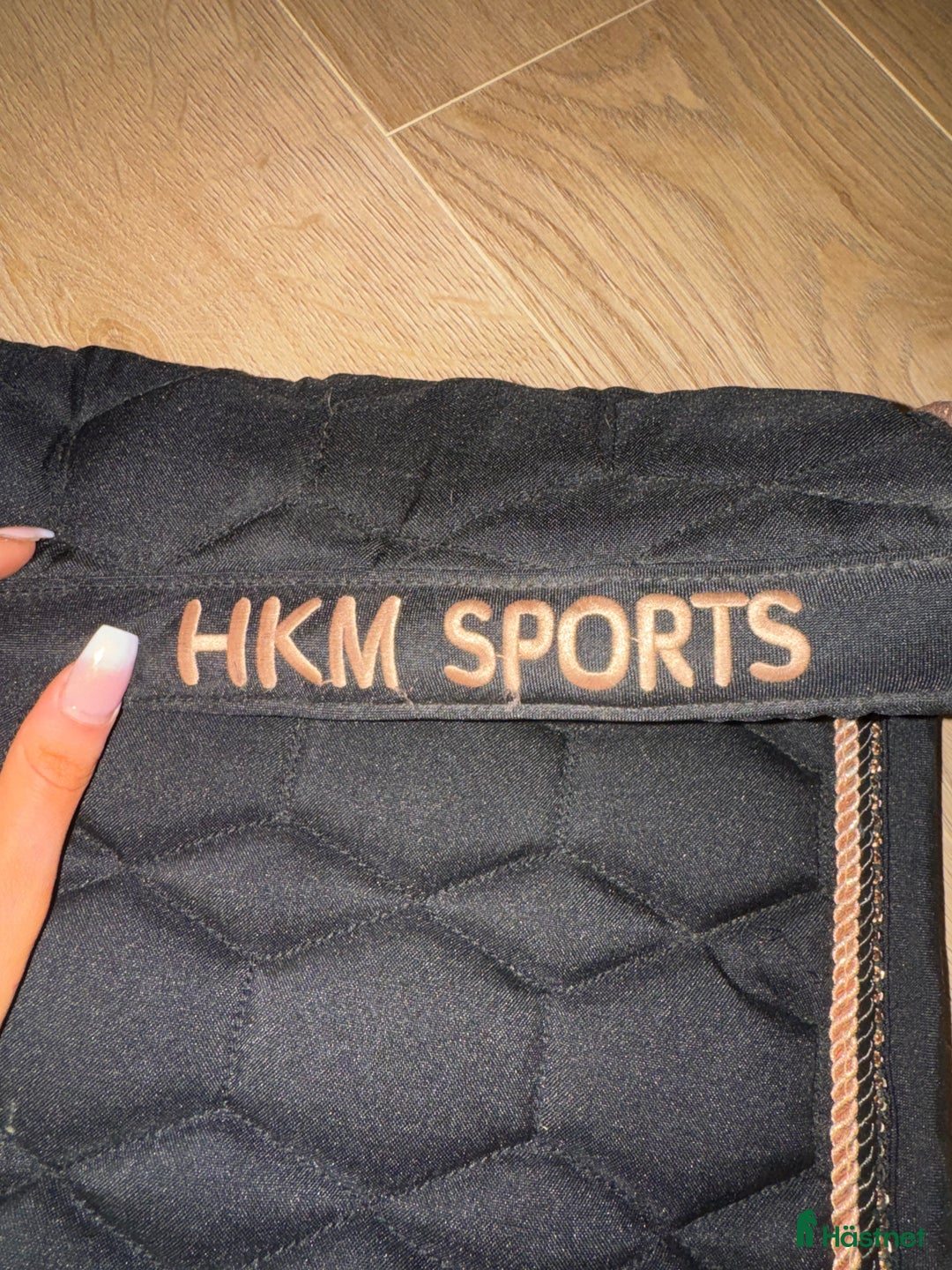 Schabrak & Vojlockar hästutrustning till salu: HKM schabrak och huva i Malmköping - Annons 2