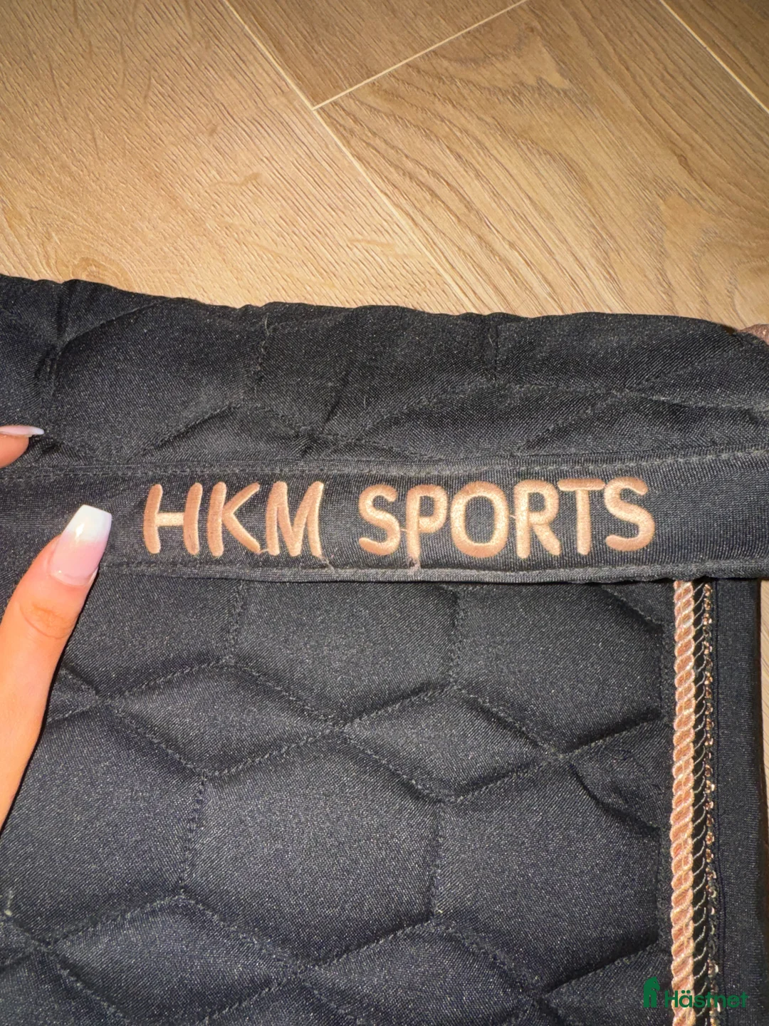 Schabrak & Vojlockar hästutrustning till salu: HKM schabrak och huva i Malmköping - Annons 2