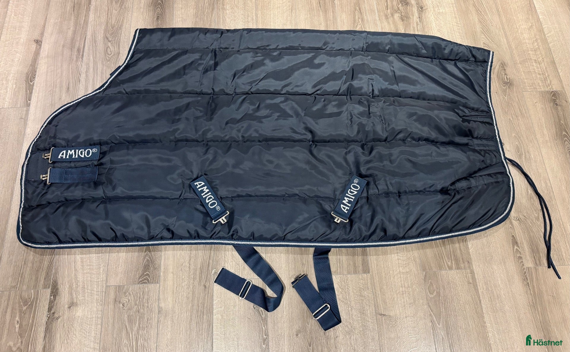 Täcken hästutrustning till salu: Amigo 350g  110cm - Annons 2