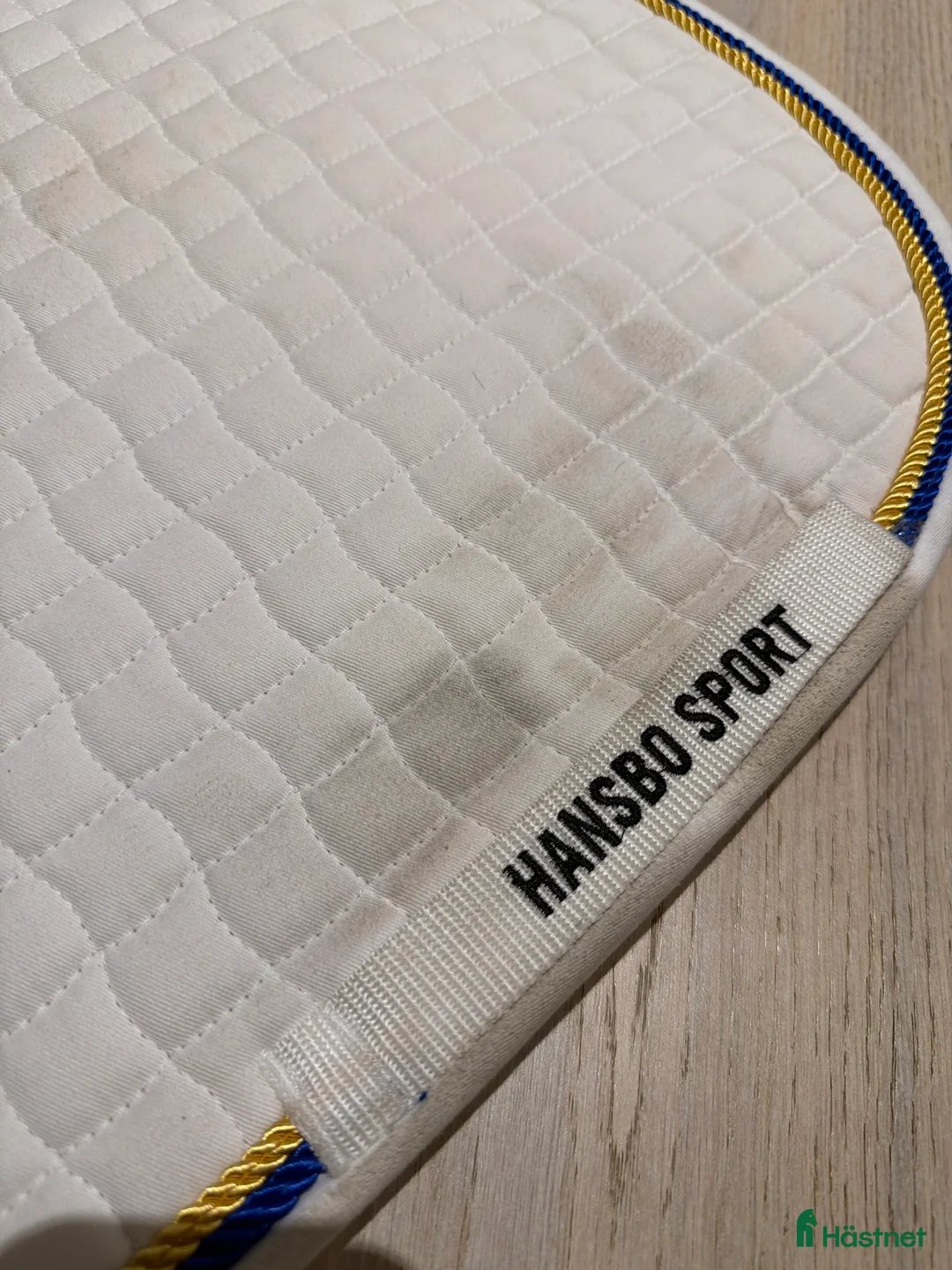 Schabrak & Vojlockar hästutrustning till salu: Vitt tävlingsschabrak - Annons 4