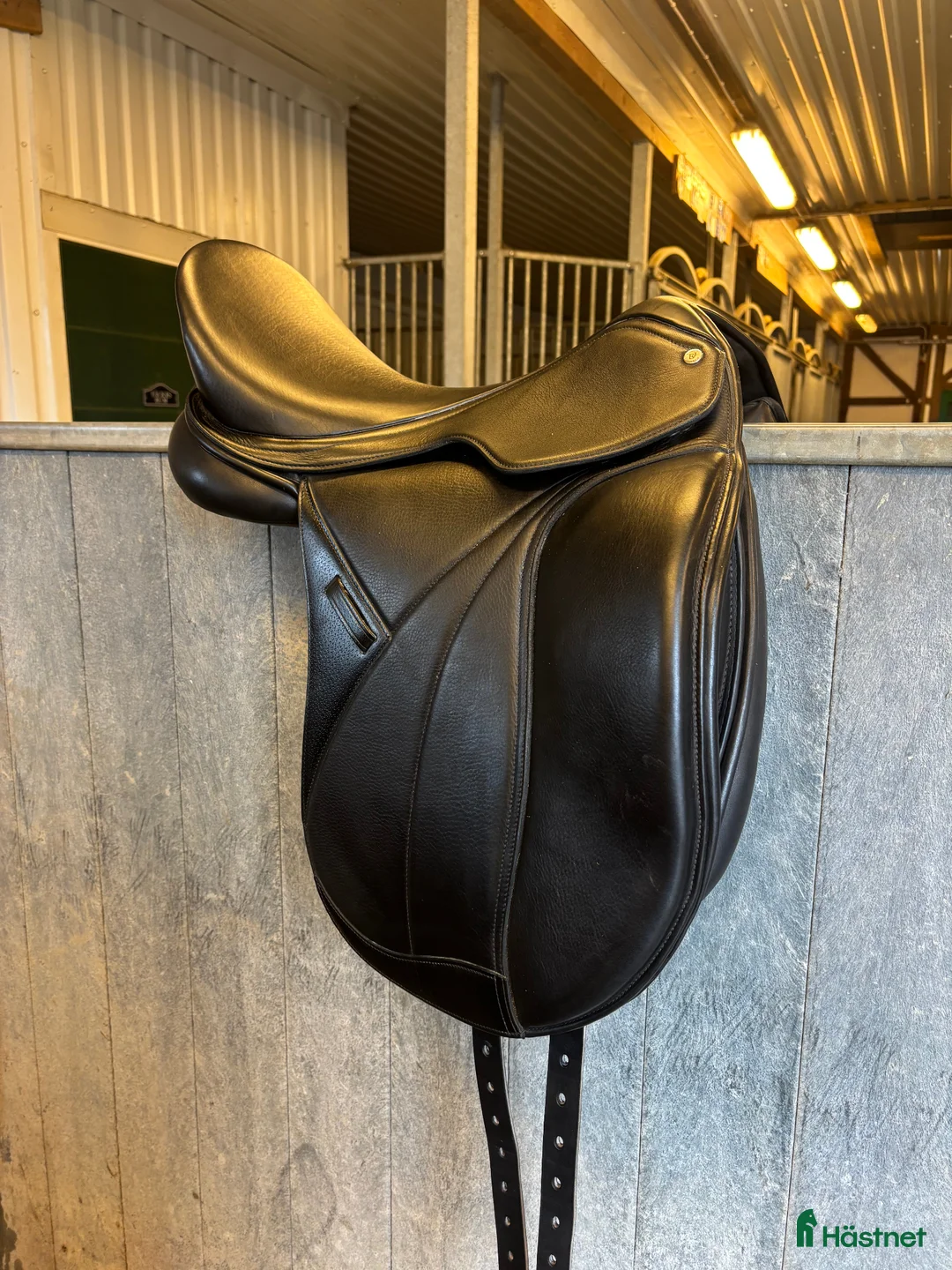 Sadlar hästutrustning till salu: Equiline EQ1 Glammy Dressyrsadel - Annons 1