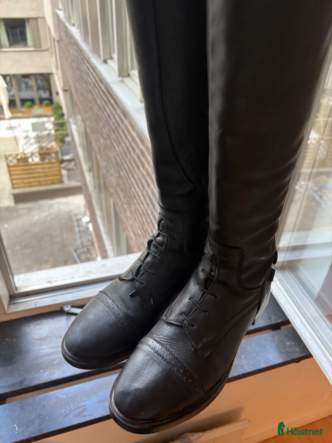 Ridstövlar ryttarutrustning till salu: Svarta ridstövlar i skinn mkt bra skick - Annons 2