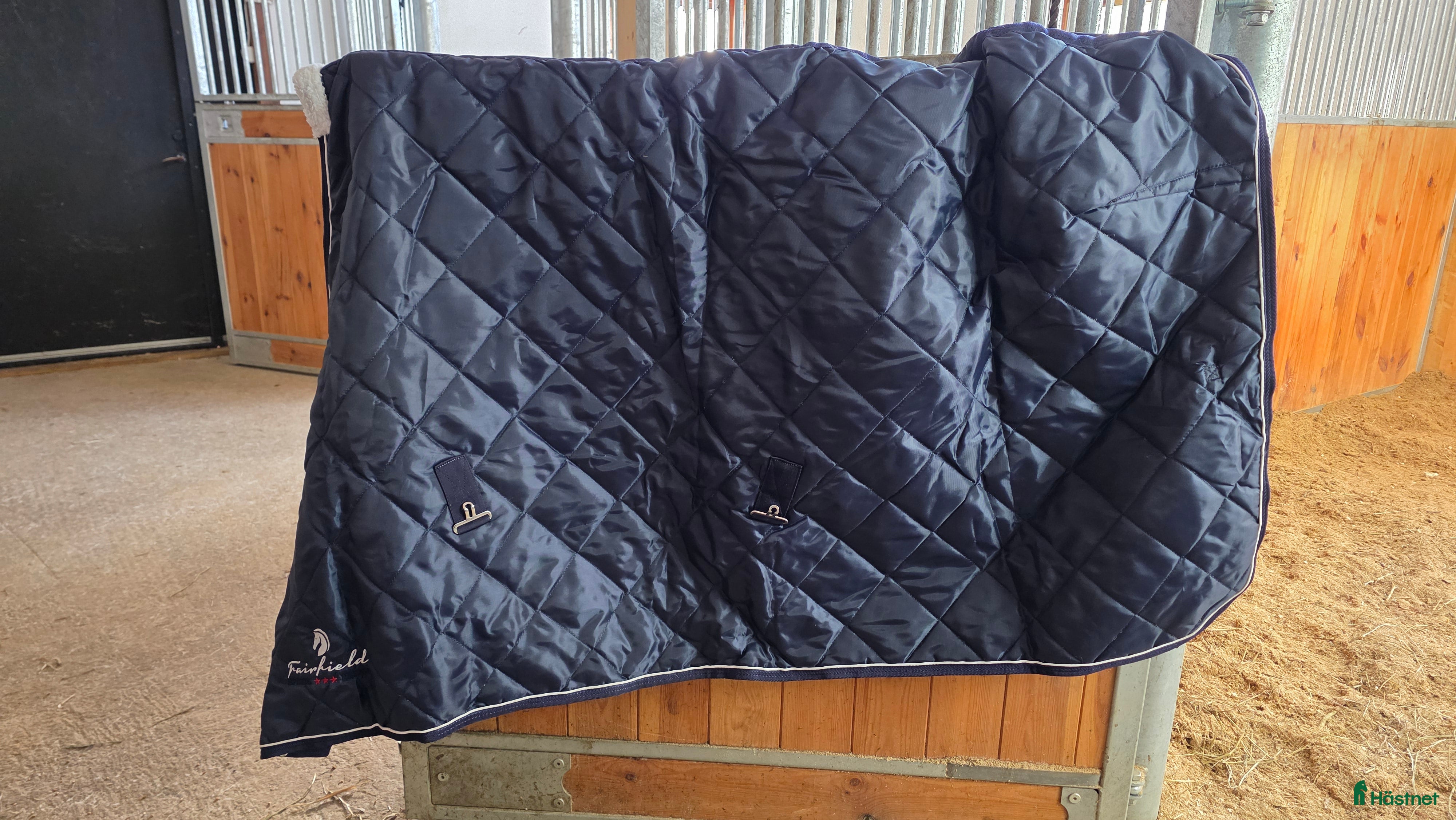 Täcken hästutrustning Stalltäcke 150 g - Annons 23