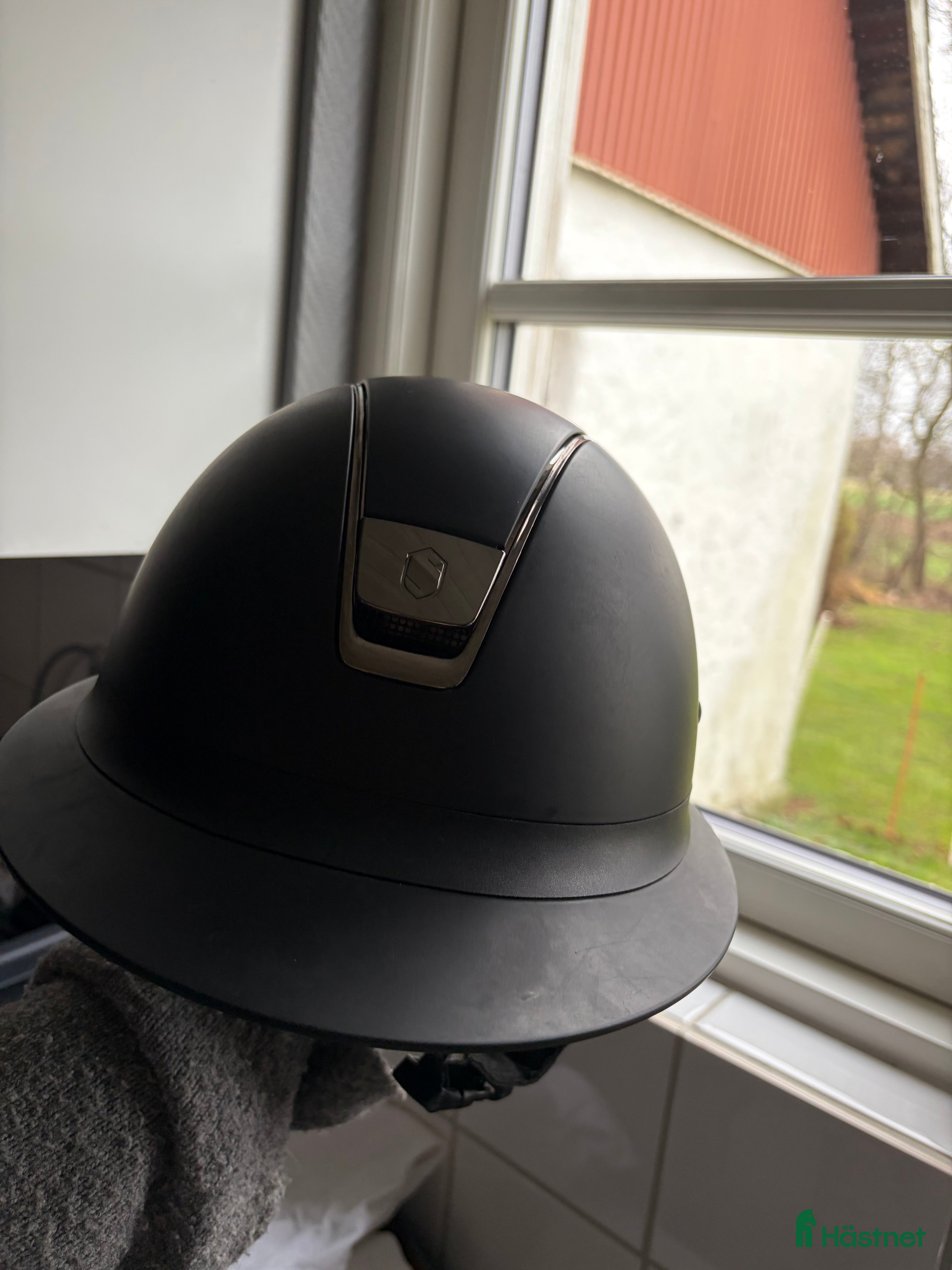 Hjälmar ryttarutrustning till salu: Matt svart väldigt fin Samshield Miss Shield i Kågeröd - Annons 13