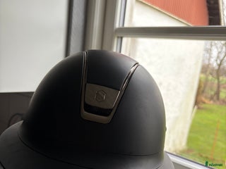 Hjälmar ryttarutrustning till salu: Matt svart väldigt fin Samshield Miss Shield i Kågeröd - Annons 1