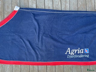 Täcken hästutrustning till salu: Agria fleecetäcke i Vallentuna - Annons 5