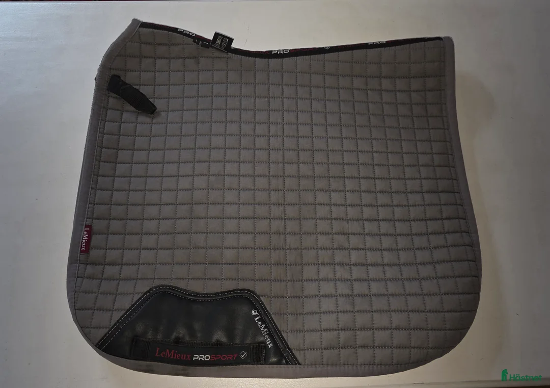 Schabrak & Vojlockar hästutrustning till salu: Lemieux dressyrschabrak i Vadstena - Annons 2