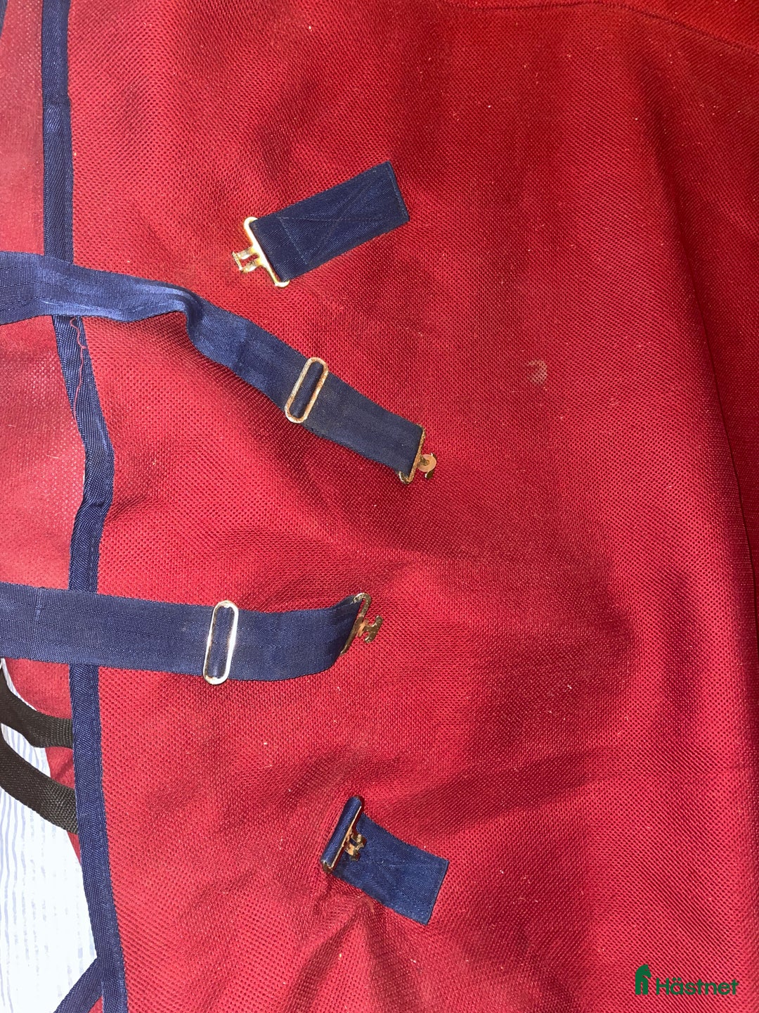 Täcken hästutrustning till salu: Svettäcke med hals i Gävle - Annons 4