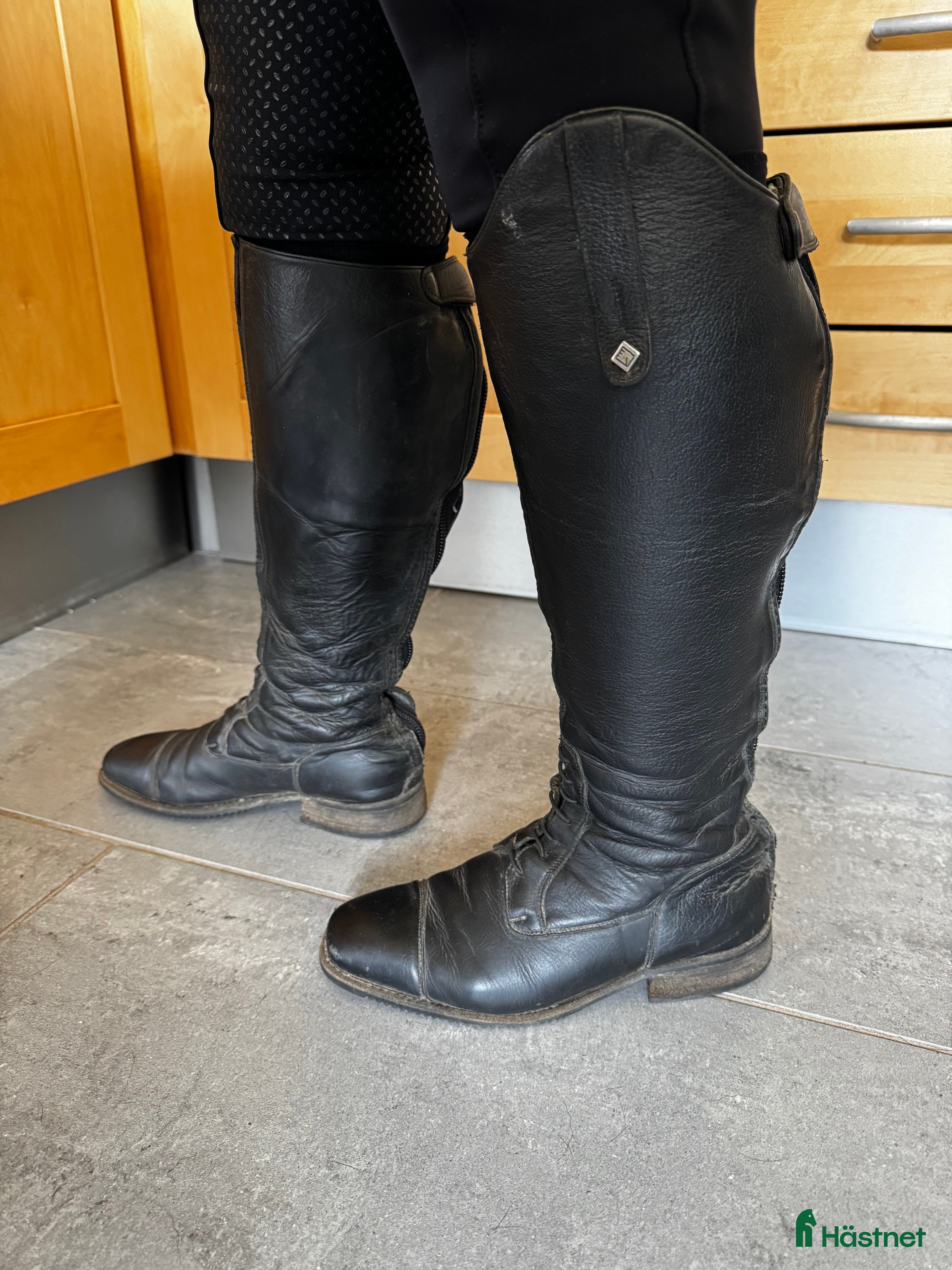Ridstövlar ryttarutrustning till salu: DeNiro 38 Höjd SM  vidd XL i Motala - Annons 12