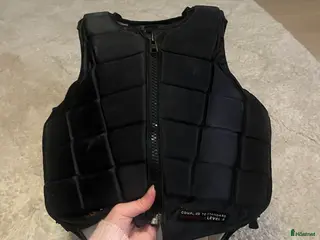 Säkerhetsvästar ryttarutrustning till salu: Säkerhetsväst, lång vinter kappa, ridkjol - Annons 2