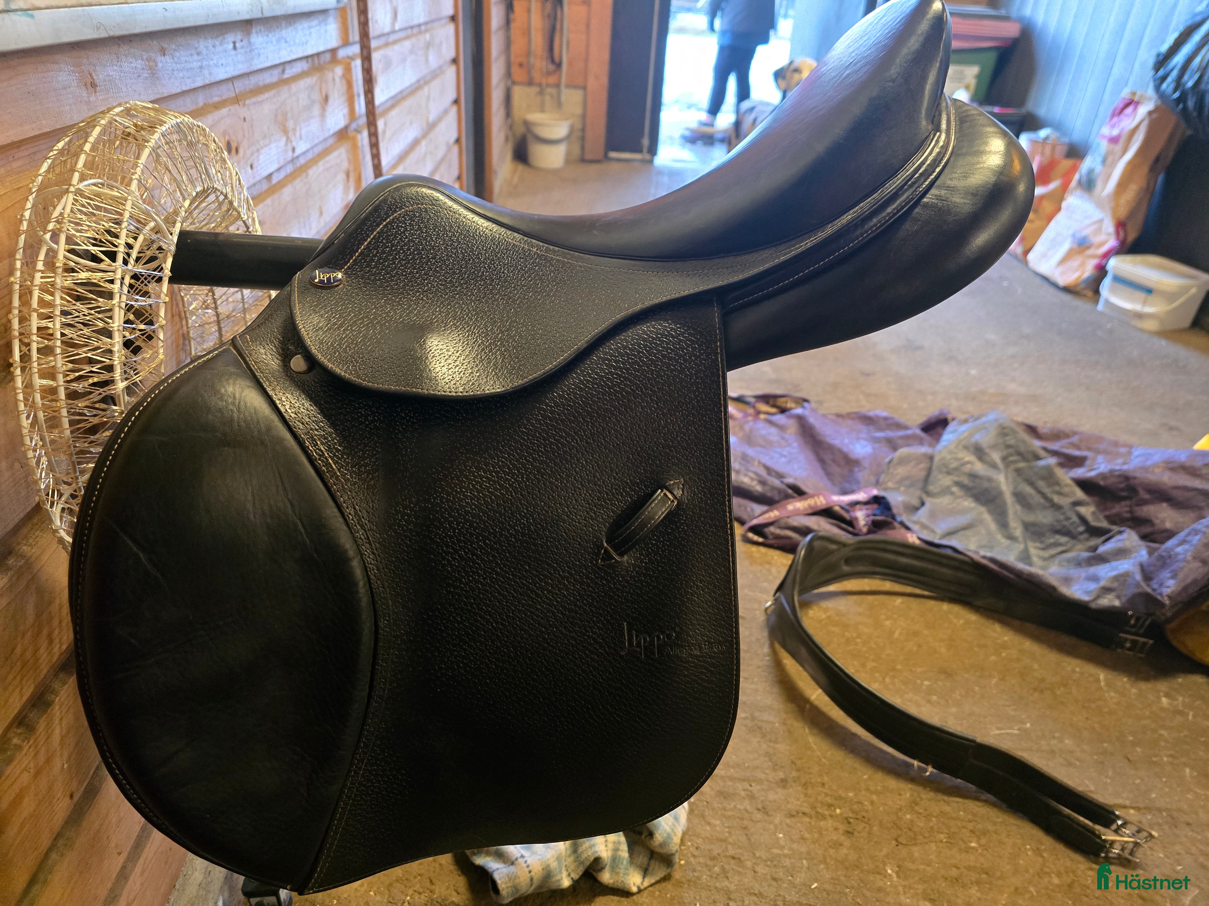Sadlar hästutrustning Lippo Allegria svart  17/29 i fint skick i Skövde - Annons 4