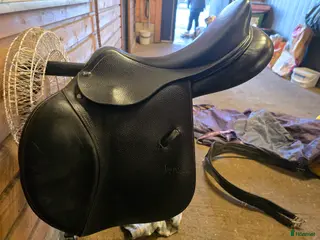 Sadlar hästutrustning Lippo Allegria svart 17/29 i fint skick i Skövde - Annons 4