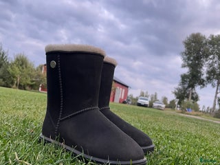 Ridstövlar ryttarutrustning till salu: Uggs i Björköby - Annons 11