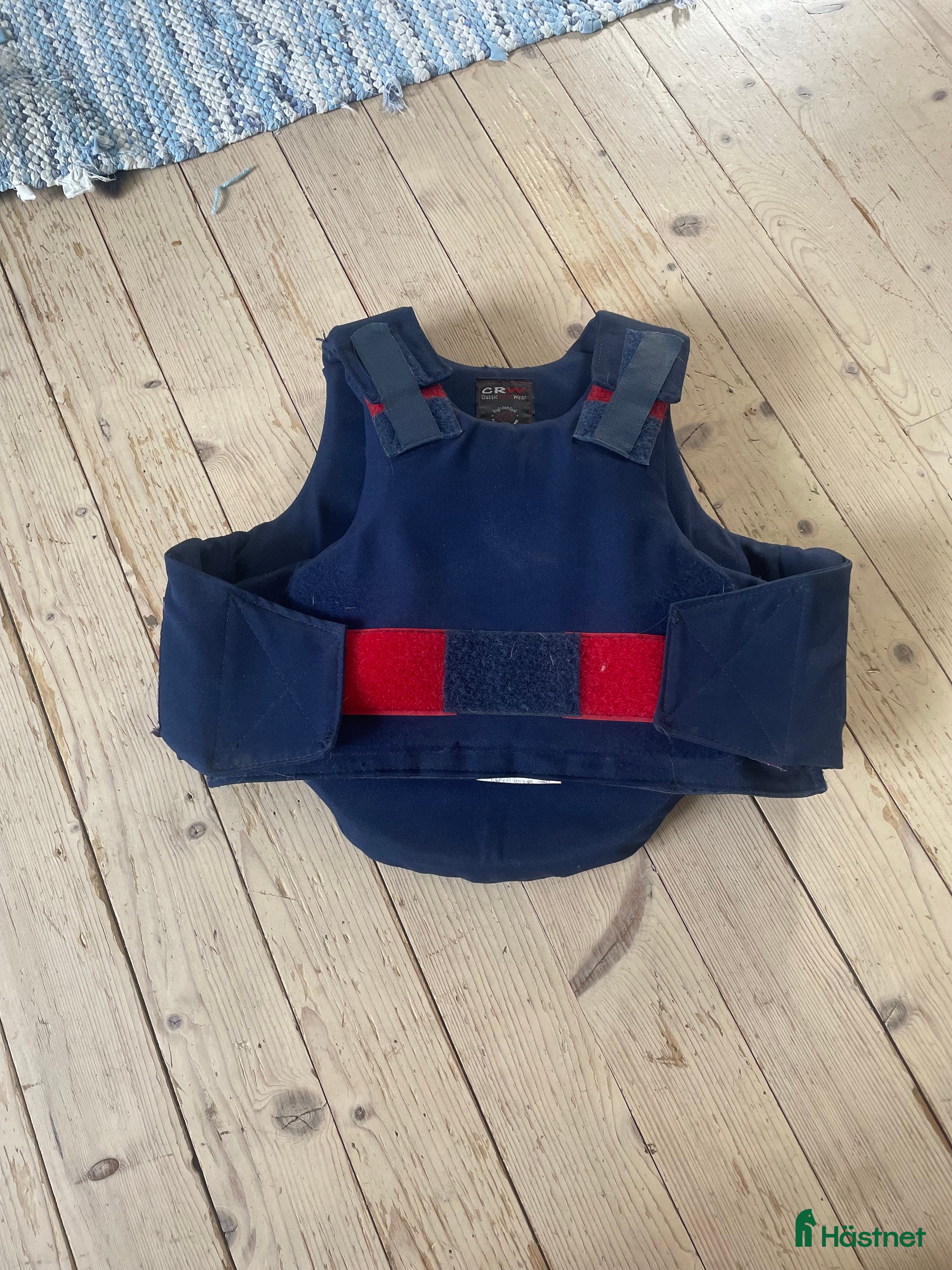 Säkerhetsvästar ryttarutrustning till salu: Ridväst säljes i Norrköping - Annons 2