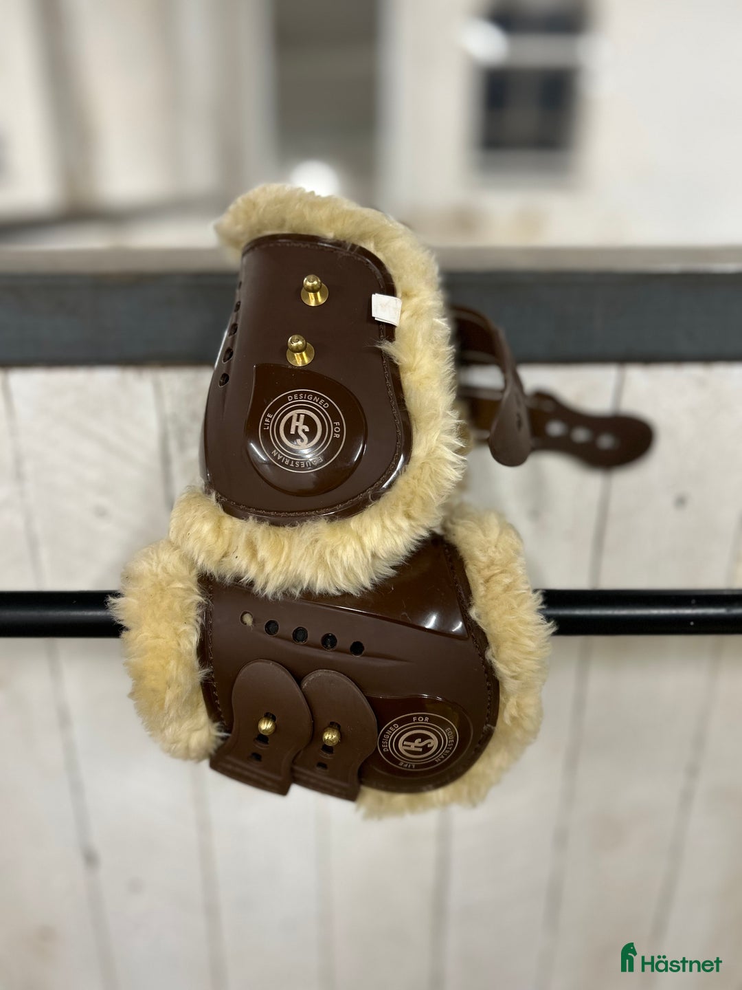 Benskydd hästutrustning till salu: Hansbo sport bakbenskydd/kotskydd i Trelleborg - Annons 1