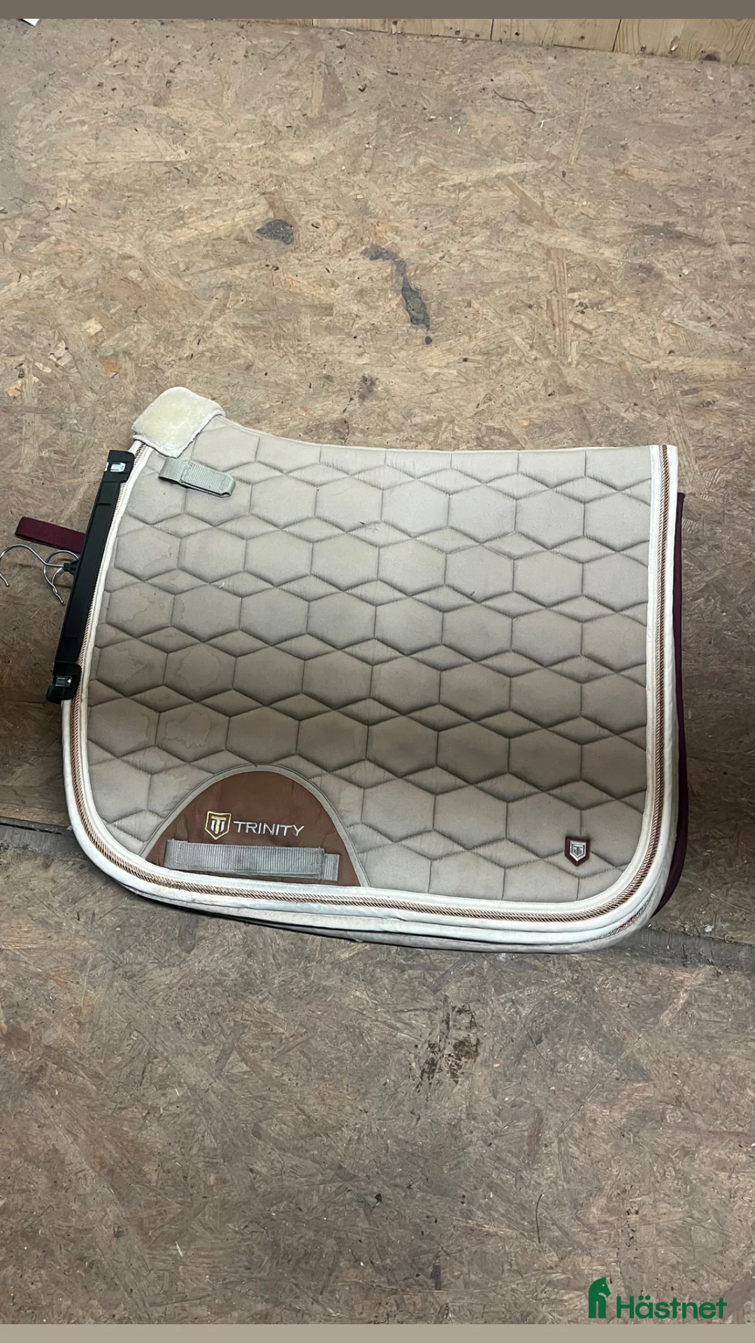Schabrak & Vojlockar hästutrustning till salu: Massa schabrak - Annons 2