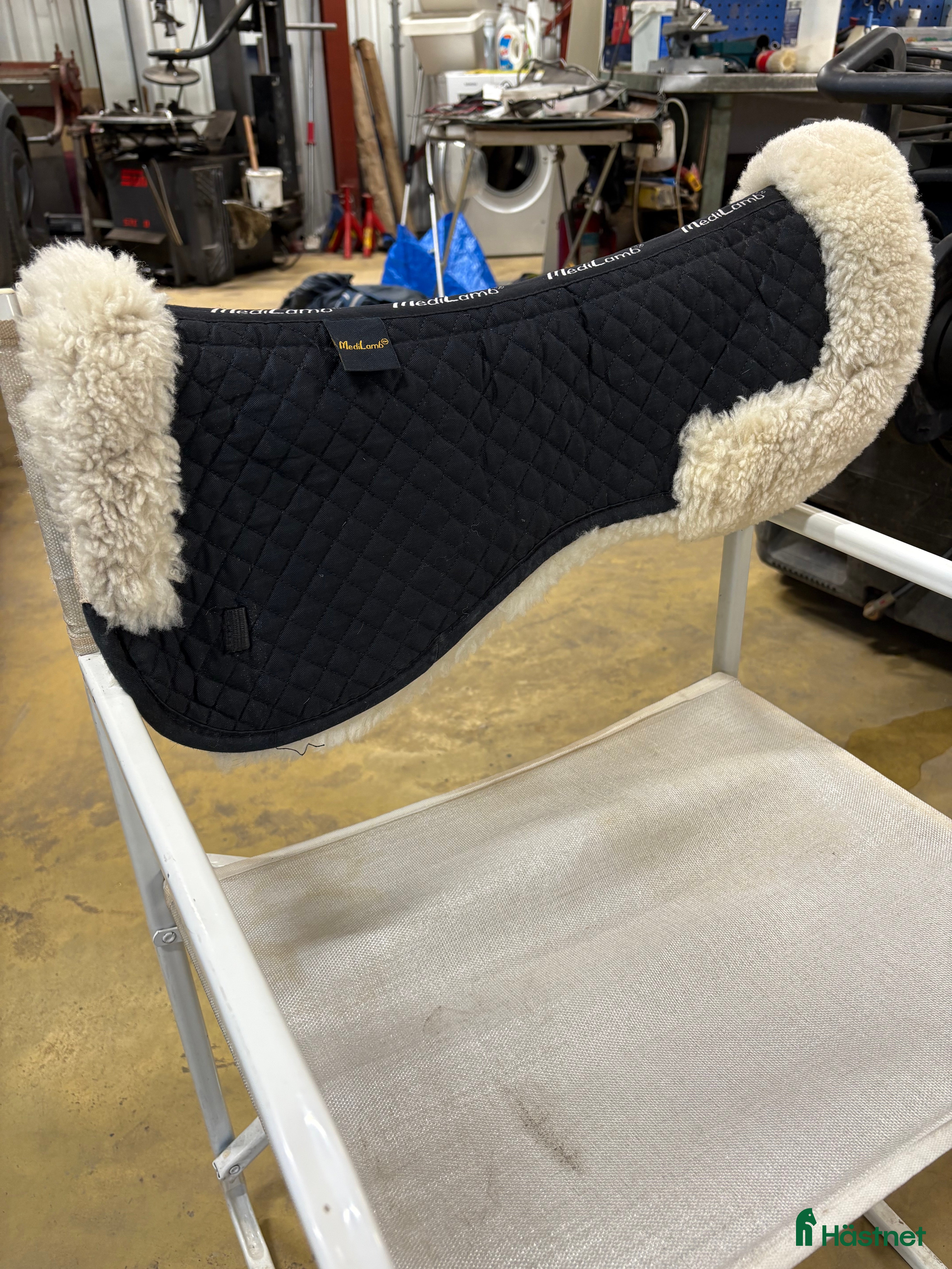 Sadeltillbehör hästutrustning till salu: Medilamb fårskinnspadd strl F - Annons 1