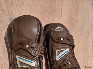 Benskydd hästutrustning till salu: Veredus benskydd i Stora Höga - Annons 1