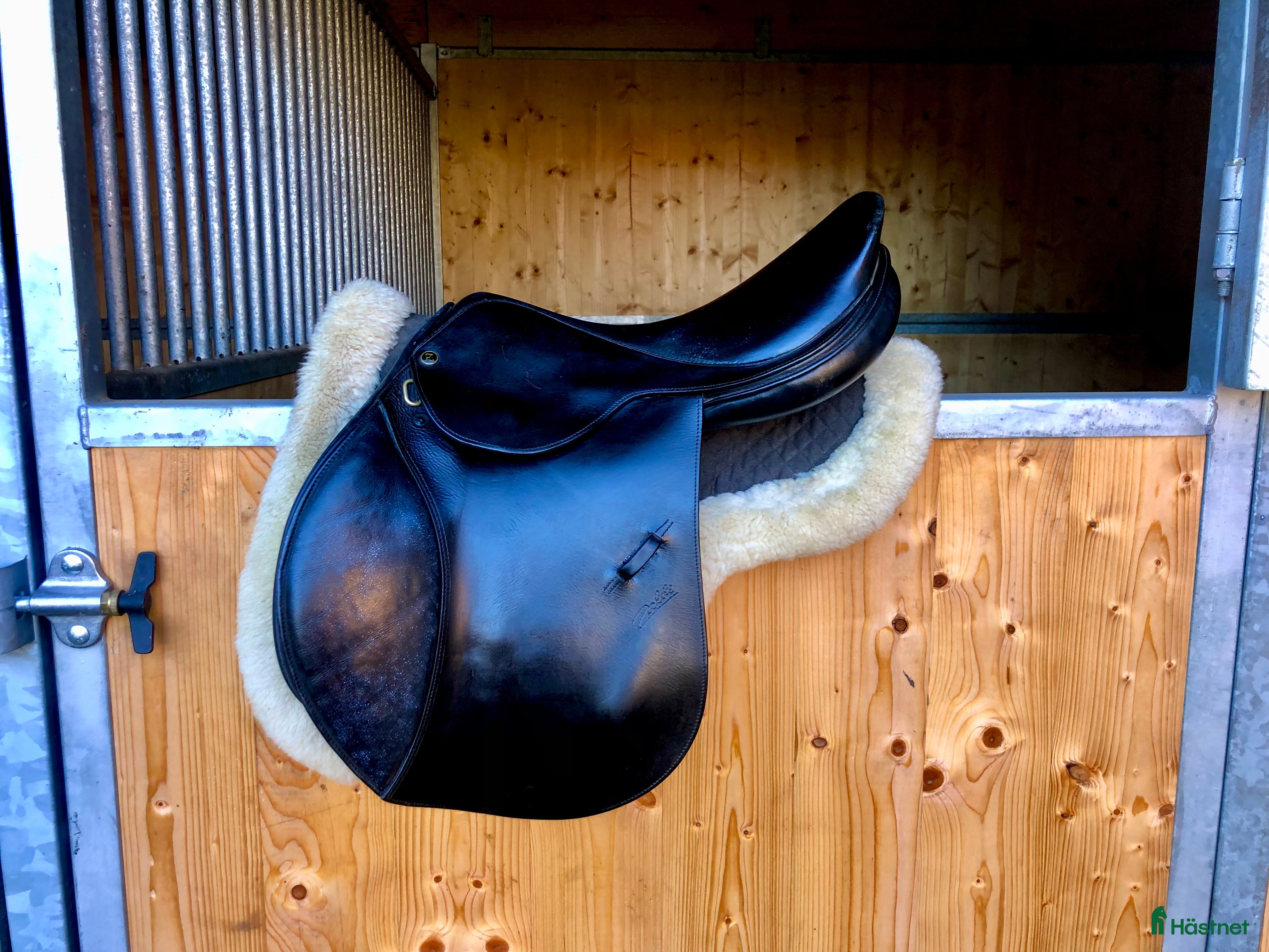 Sadlar hästutrustning till salu: Zaldi hoppsadel i Bergkvara - Annons 2