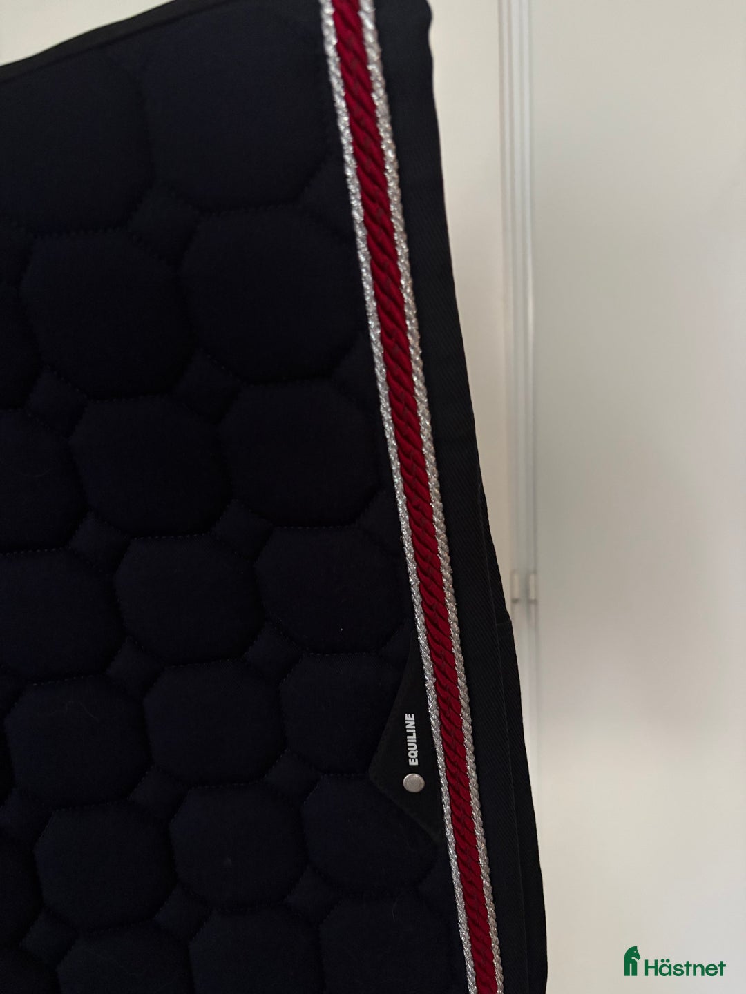 Schabrak & Vojlockar hästutrustning till salu: Helt nytt Equiline schabrak  i Karlstad - Annons 3