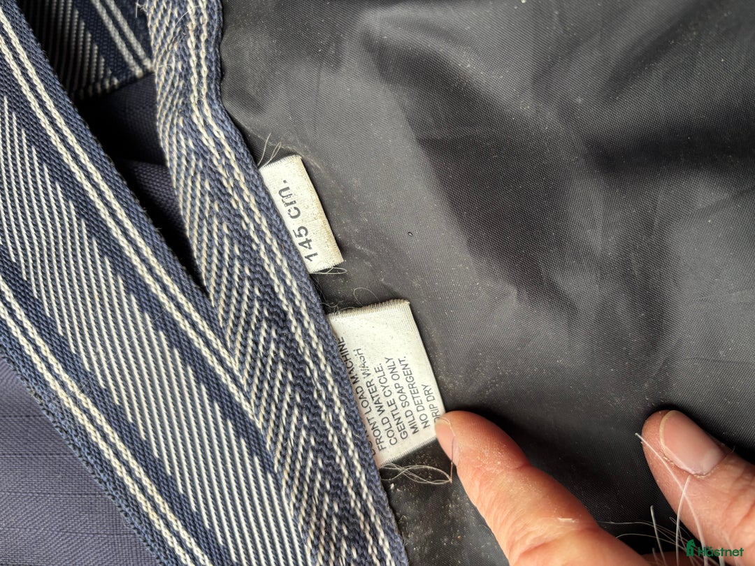 Täcken hästutrustning till salu: Vintertäcke oklart märke  i Sollerön - Annons 3