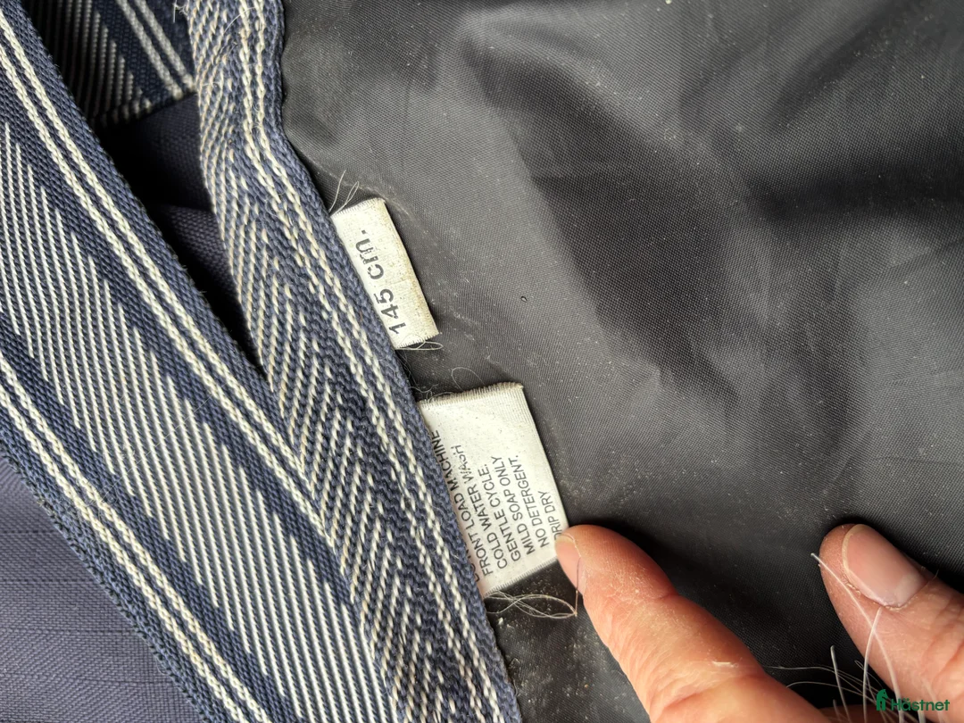 Täcken hästutrustning till salu: Vintertäcke oklart märke  i Sollerön - Annons 3