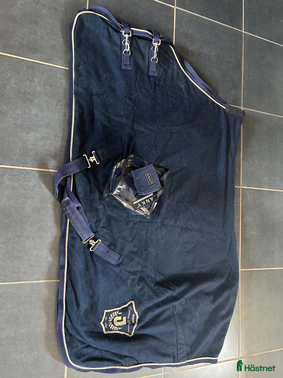 Täcken hästutrustning till salu: Jacson ull/fleecetäcken och nya Anky lindor i Vellinge - Annons 1