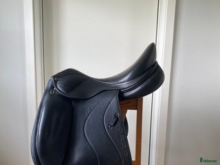 Sadlar hästutrustning till salu: Fin dressyrsadel i Jönköping - Annons 1
