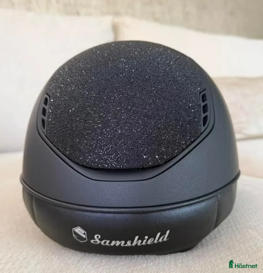 Hjälmar ryttarutrustning till salu: Ny Miss Shield 2.0 Shadowmatt  - Annons 2