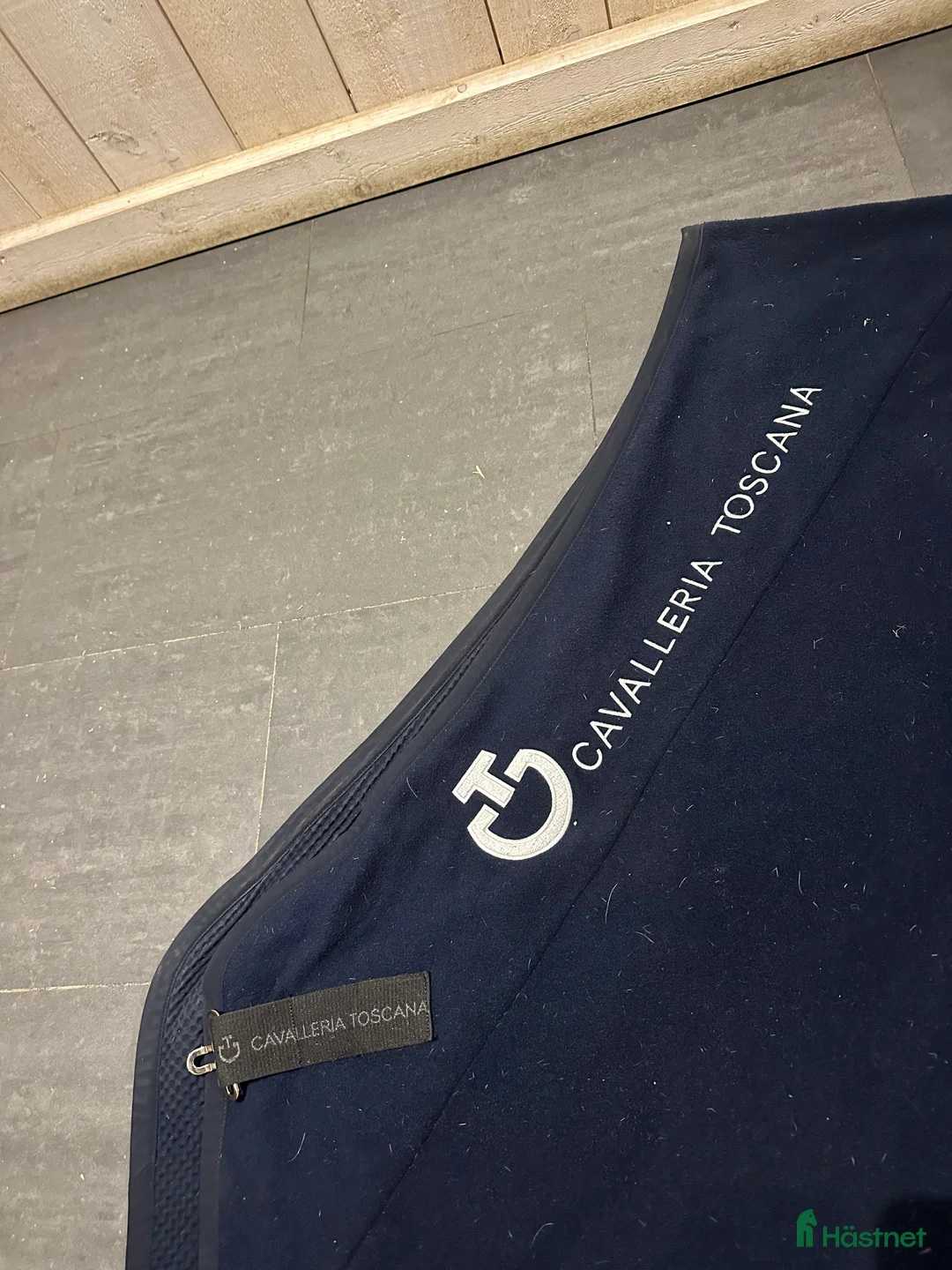 Täcken hästutrustning till salu: Cavalleria Toscana fleece täcke i Lidingö - Annons 2