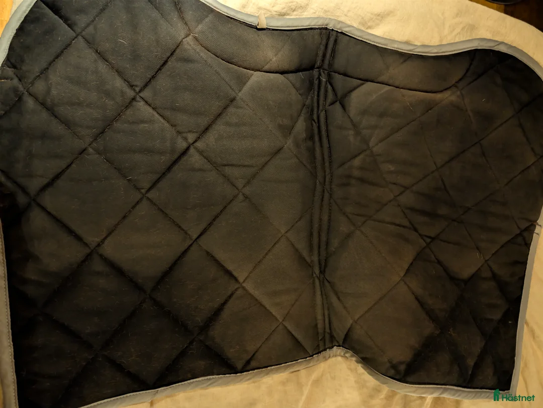 Schabrak & Vojlockar hästutrustning till salu: Blått hoppschabrak  i Borlänge - Annons 4