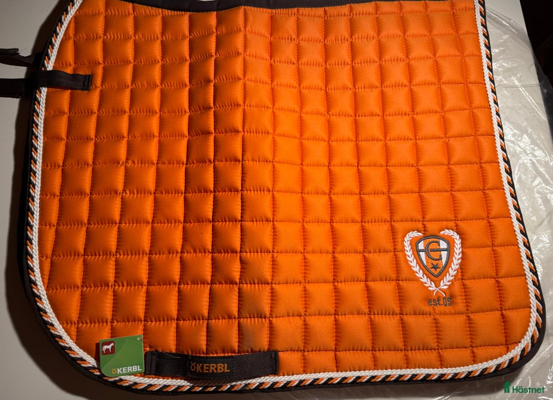 Schabrak & Vojlockar hästutrustning till salu: Nya oanvända schabrak stl full i Linköping - Annons 2