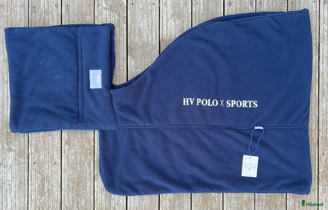 Täcken hästutrustning till salu: HV Polo horse scarf  i Vallentuna - Annons 1
