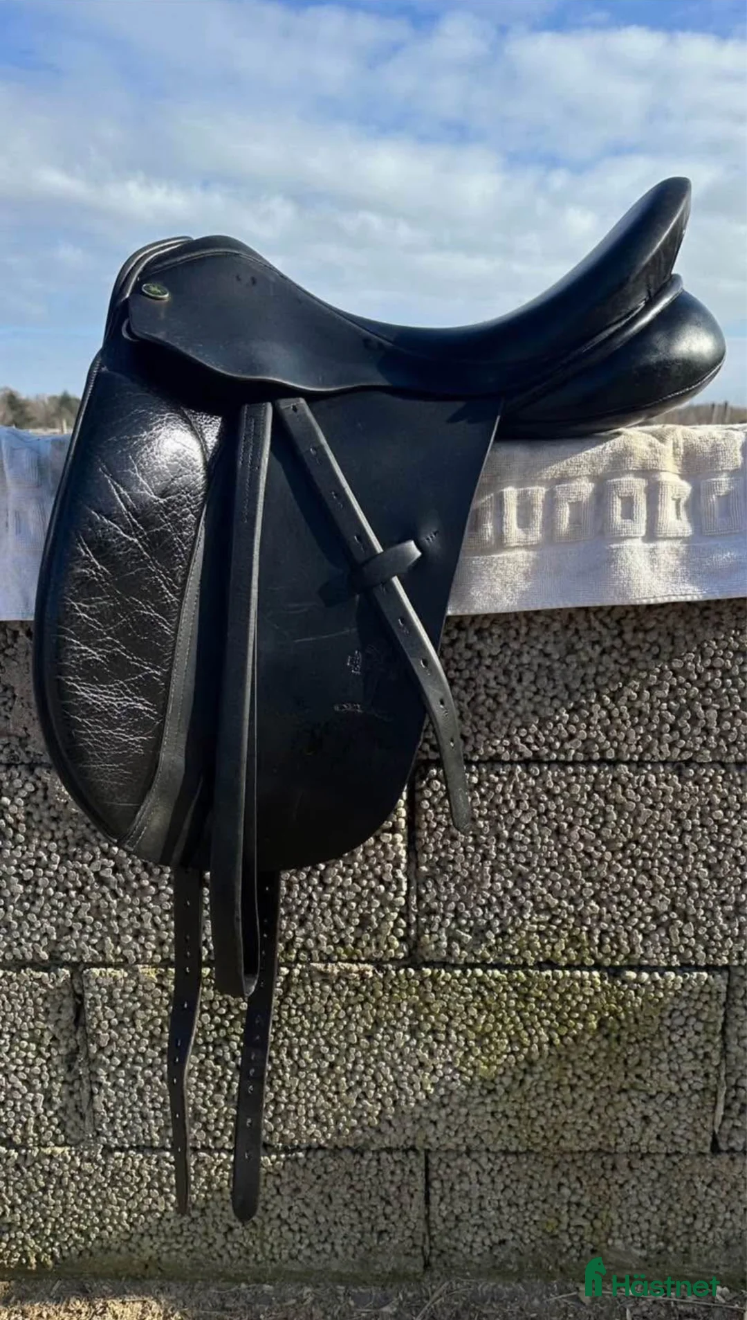 Sadlar hästutrustning till salu: Spalding Bretannica dressyrsadel 17.5 tum svart i Onsala - Annons 1