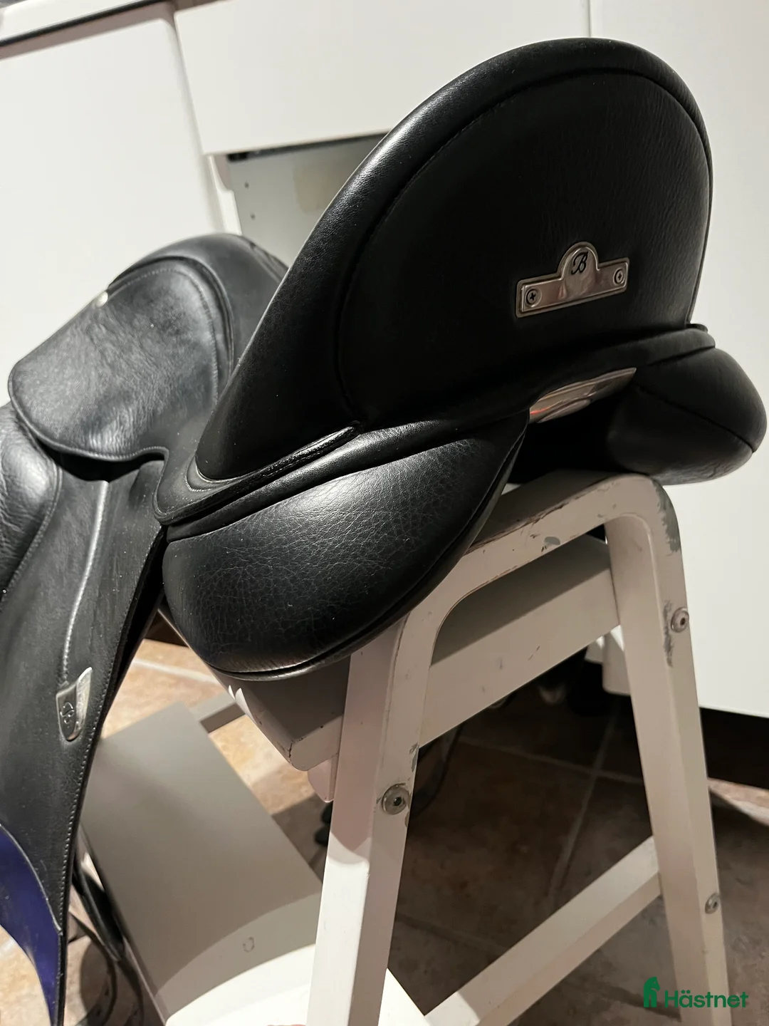 Sadlar hästutrustning till salu: Bates dressyrsadel med plusläder - Annons 4