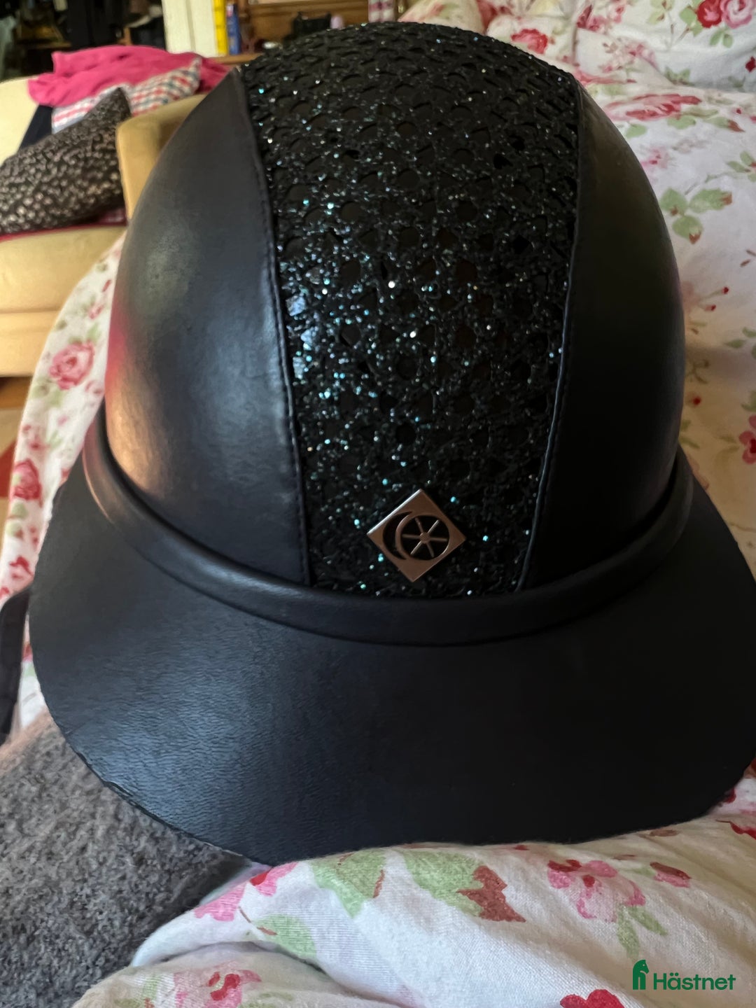 Hjälmar ryttarutrustning till salu: Charles owen i Ängelholm - Annons 2