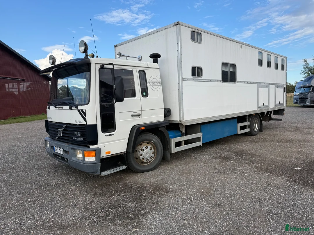 Hästlastbilar  fordon & transport till salu: Volvo hästlastbil - Annons 1
