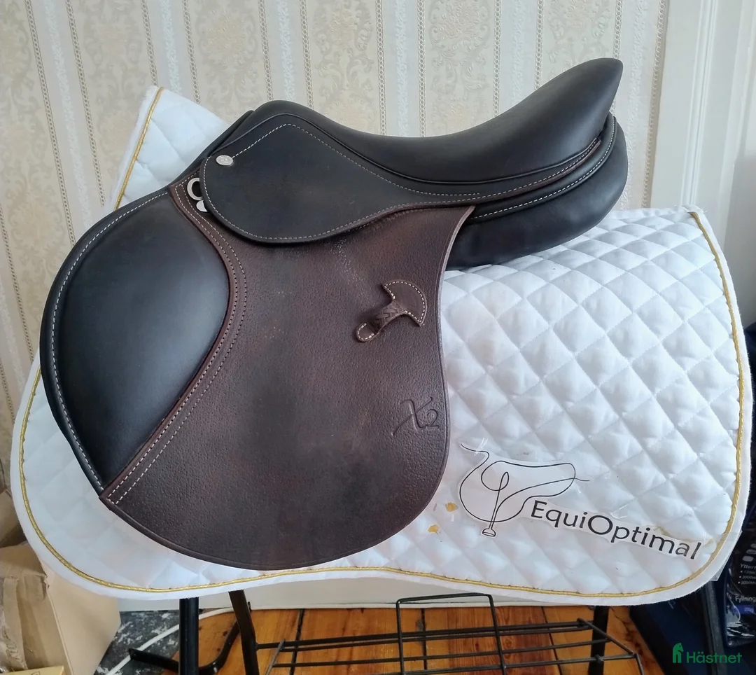 Sadlar hästutrustning till salu: ErgoX2 Hoppsadel - Annons 1