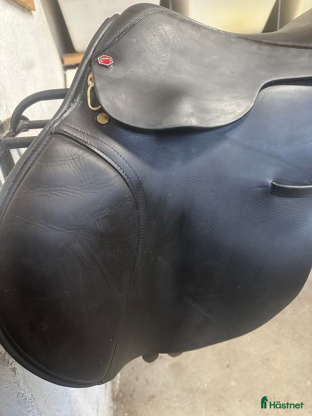 Sadlar hästutrustning till salu:  Albion legend hoppsadel 17tum  i Örebro - Annons 2